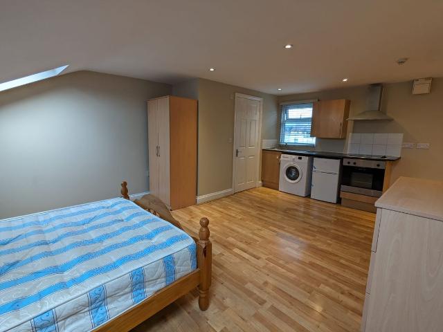 West Hendon Broadway, West Hendon NW9, Studio to rent, £1,175 pcm | PrimeLocation
