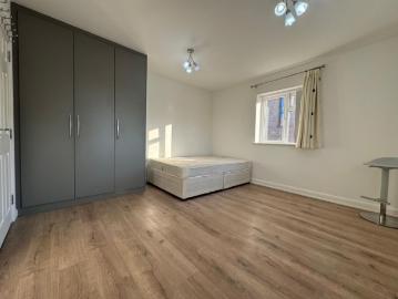 West Hendon Broadway, Hendon, NW9