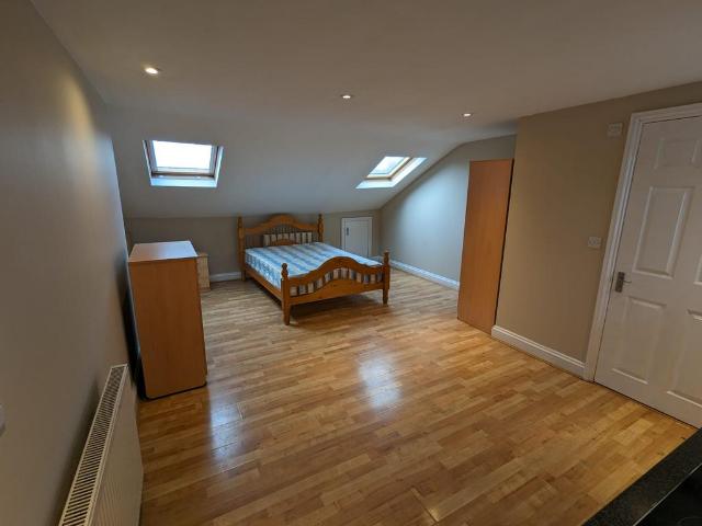 West Hendon Broadway, London NW9 Studio to rent £1,175 pcm £271 pw