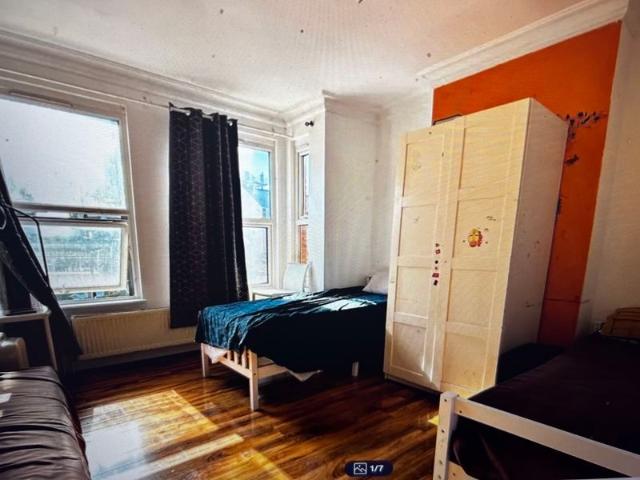 West Hendon Broadway, London NW9, 2 bed property to rent, £2,350 pcm | PrimeLocation