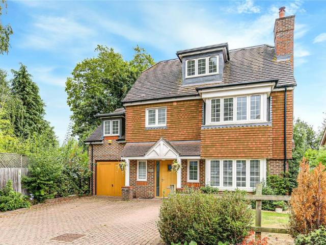 West Hill Gardens, West Hill, Oxted. 6 bed detached house to rent £4,750 pcm £1,096 pw