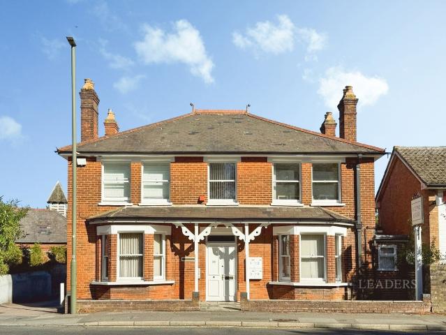 West Hill, Epsom, Surrey KT19, 1 bed flat to rent, £1,300 pcm | PrimeLocation
