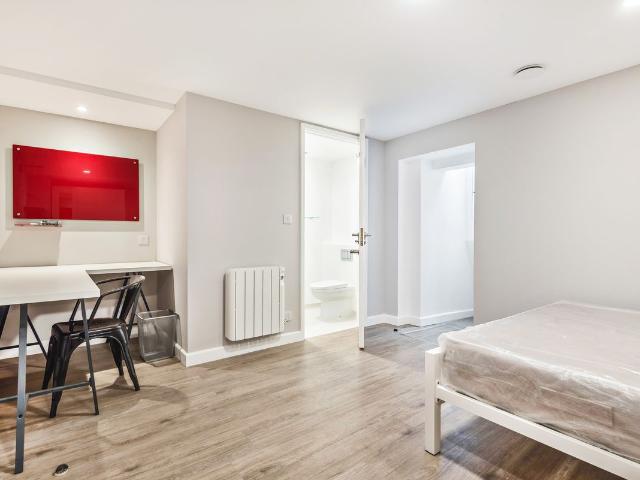 West Hill House, Winchester SO22, 1 bed flat to rent, £1,100 pcm | PrimeLocation