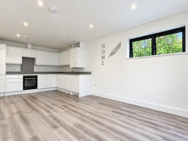 West Hill, South Croydon 1 bed apartment to rent £1,500 pcm £346 pw