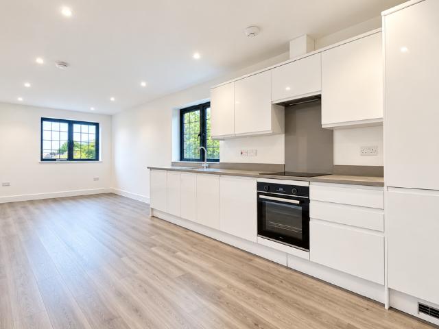 West Hill, South Croydon CR2, 2 bed flat to rent, £1,800 pcm | PrimeLocation