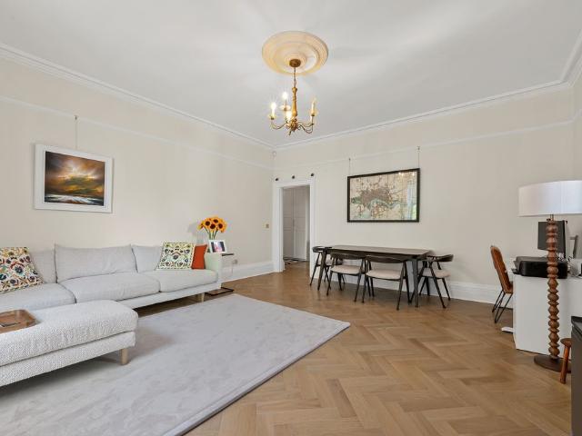West Hill SW15, 2 bed flat to rent, £3,500 pcm | PrimeLocation