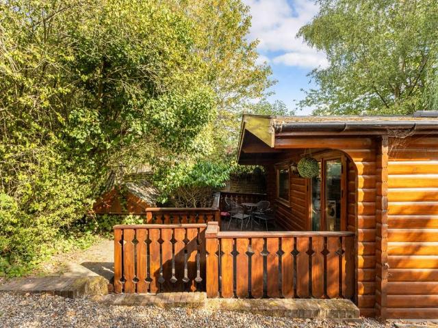 West Hill Way London N20 1 bed house to rent £1,750 pcm £404 pw