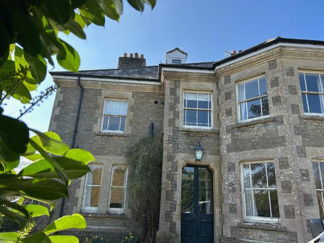 West Hill, Wincanton BA9 6 bed detached house to rent £3,900 pcm £900 pw