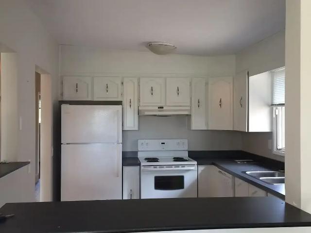 West Hillhurst — 2 Bedrooms Main Floor