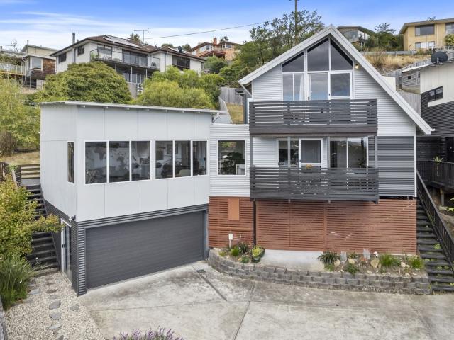 West Hobart, 2/35 Valley Street