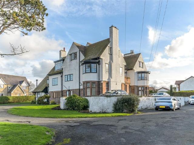 West House, Bamburgh, Northumberland. 2 bed apartment to rent £2,000 pcm £462 pw