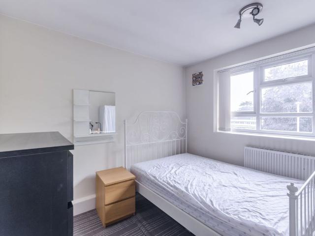 West House Close, Southfields, London SW19, 4 bed flat to rent, £2,650 pcm | PrimeLocation