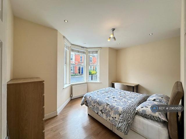 West Jesmond, Newcastle Upon Tyne, NE2 3 bed flat to rent £1,755 pcm £405 pw