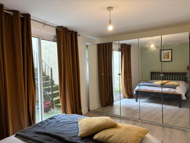 West Kensington 1 bed flat with garden