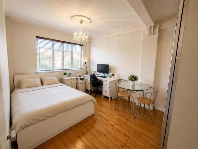 West Kensington Court, Edith Villas. 2 bed flat to rent £2,500 pcm £577 pw