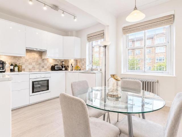 West Kensington Court, Edith Villas. 2 bed flat to rent £2,500 pcm £577 pw