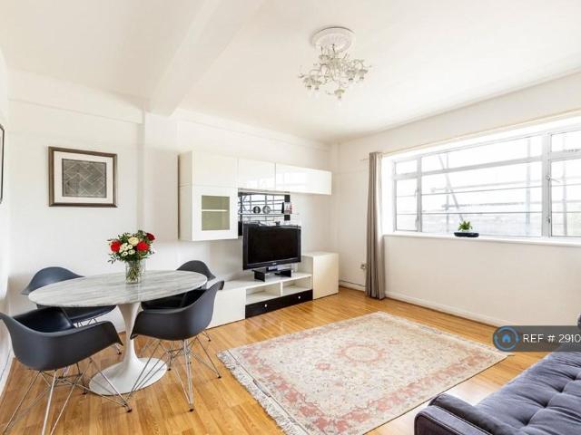 West Kensington Court, London, W14 1 bed flat to rent £2,400 pcm £554 pw