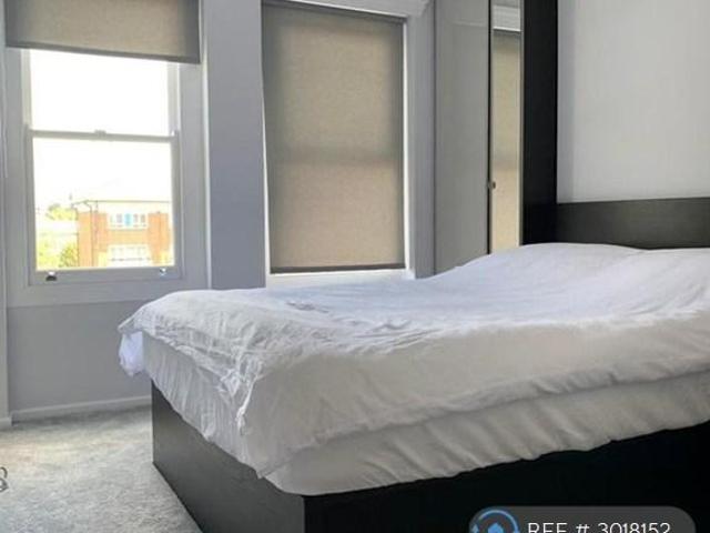 West Kensington Mansions, London, W14 1 bed in a flat share to rent £1,450 pcm £335 pw