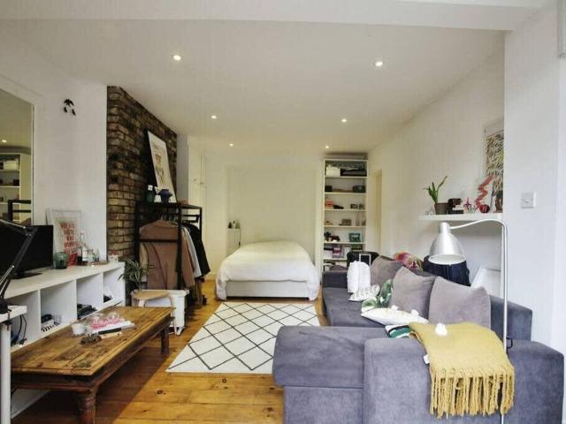 West Kensington W14, Studio to rent, £2,638 pcm | PrimeLocation