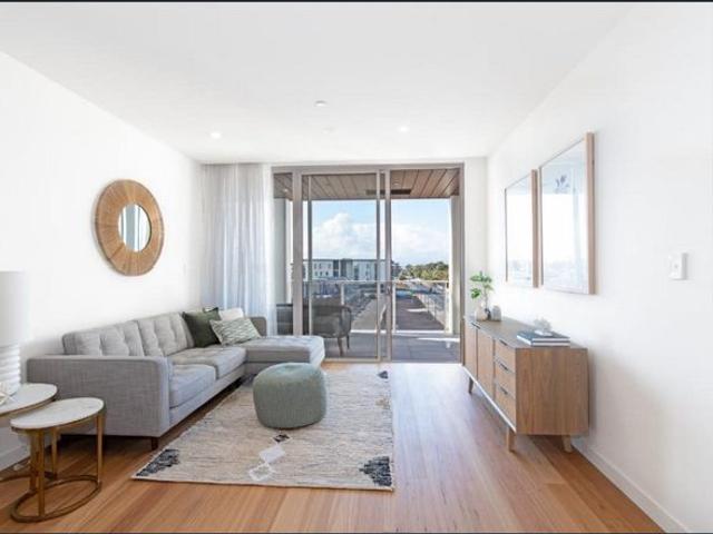 WEST Living with Views To The Golf Course