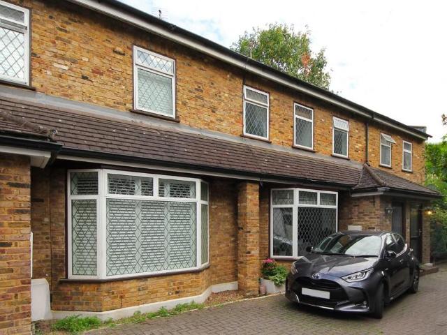 West London Cars, Churchfield Road, Acton, W3 6BD, United Kingdom | 2 bed house for rent #130891769 | Rentberry