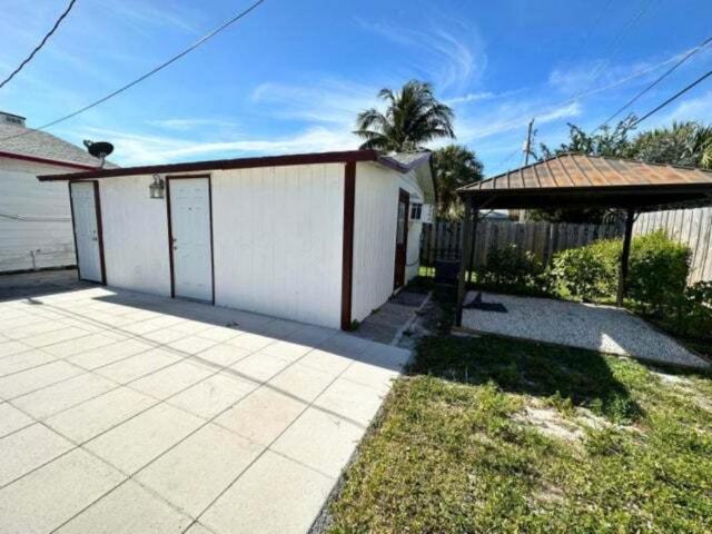 West Palm Beach FL 33407 106179292