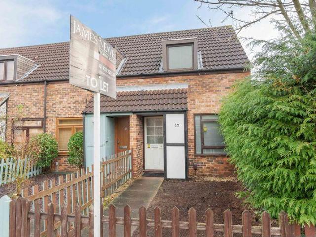 West Palace Gardens, Weybridge 1 bed end of terrace house to rent £1,450 pcm £335 pw