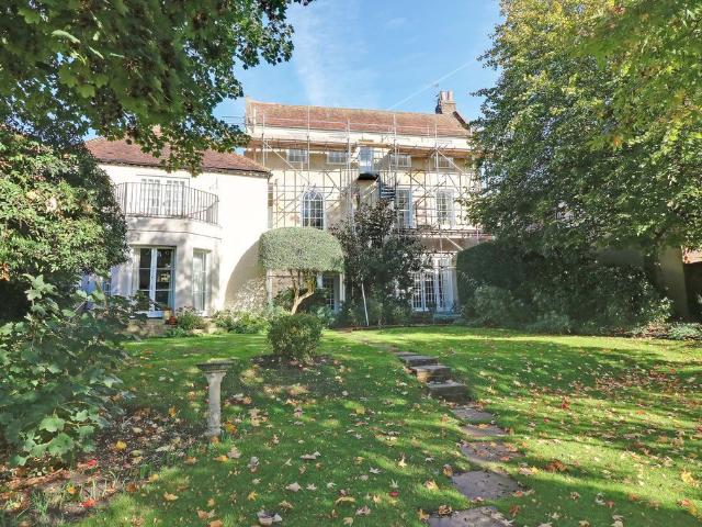 West Pallant, Chichester PO19, 1 bed flat to rent, £875 pcm | PrimeLocation
