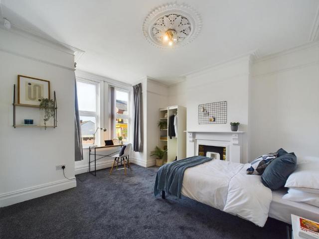 West Parade 6 bed house share to rent £2,784 pcm £642 pw