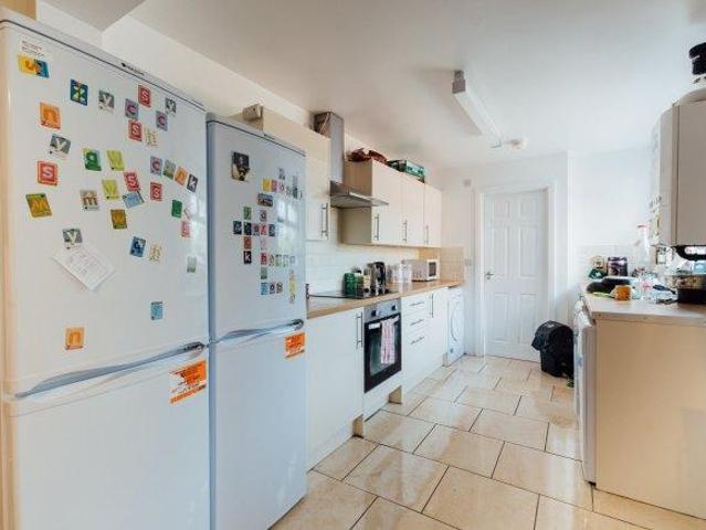 West Parade 6 bed house share to rent £2,568 pcm £593 pw