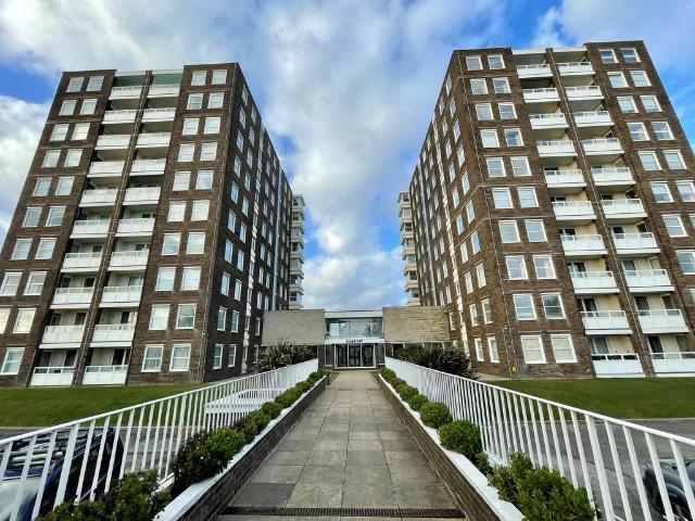 West Parade, WORTHING 2 bed apartment to rent £1,500 pcm £346 pw