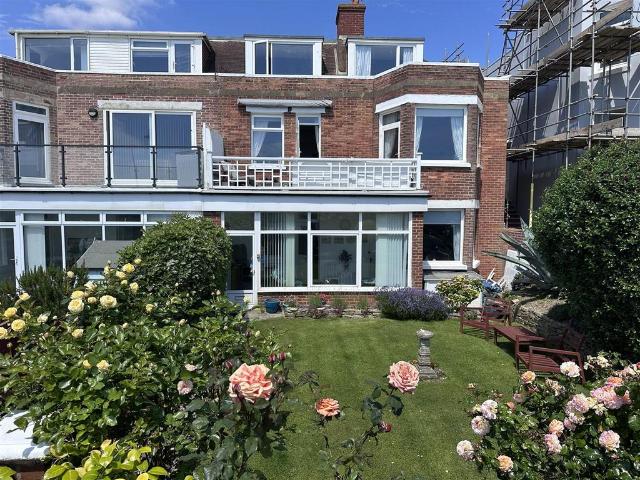 West Parade, Bexhill On Sea 2 bed flat to rent £1,200 pcm £277 pw