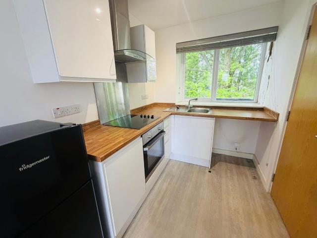 West Parade Flats, Halifax HX1, 1 bed flat to rent, £562 pcm | PrimeLocation