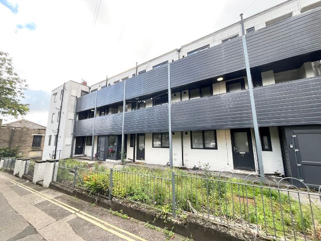 West Parade Flats, Halifax HX1, 1 bed flat to rent, £625 pcm | PrimeLocation