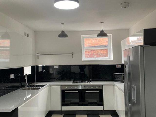 West Parade, Lincoln, Lincolnshire LN1, 6 bed shared accommodation to rent, £477 pppm | PrimeLocation
