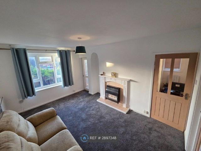 West Park Close, Leeds LS8, 1 bed flat to rent, £900 pcm | PrimeLocation