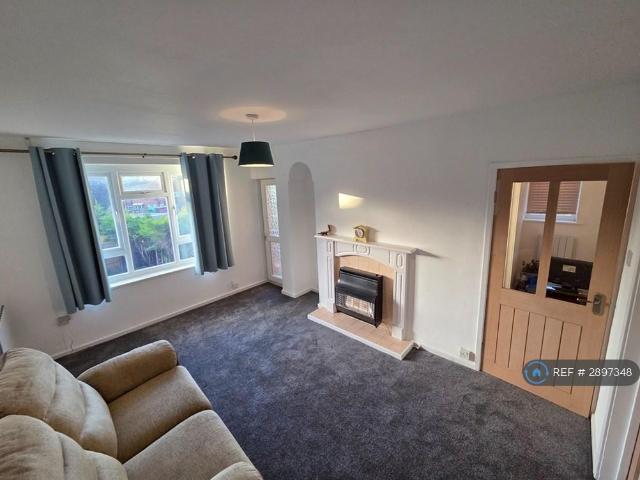 West Park Close, Leeds, LS8 1 bed flat to rent £900 pcm £208 pw