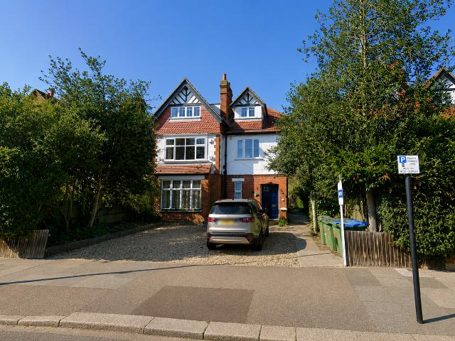 West Park, Mottingham SE9, 2 bed flat to rent, £1,800 pcm | PrimeLocation