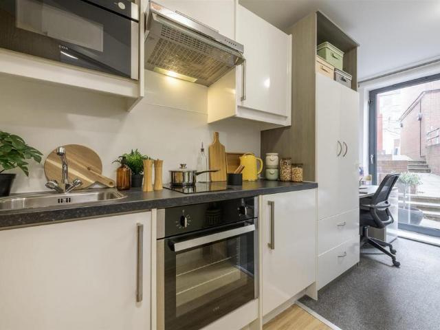 West Park Place, Edinburgh EH11 Studio to rent £1,105 pcm £255 pw