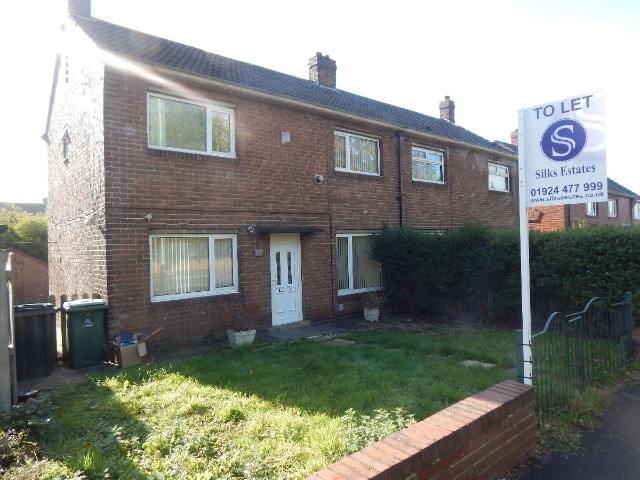 West Park Road, Batley WF17, 3 bed semi detached house to rent, £950 pcm | PrimeLocation