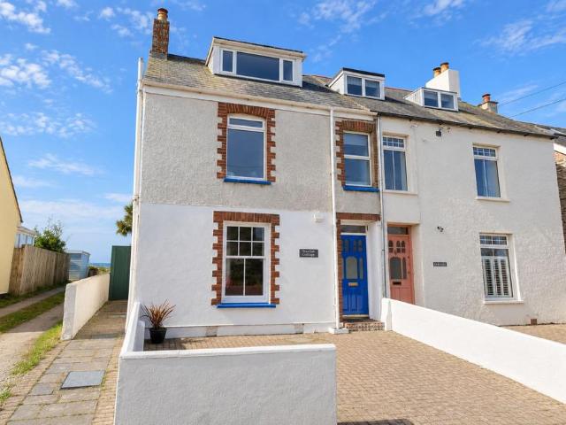 West Pentire Road, Newquay TR8 4 bed semi detached house to rent £2,000 pcm £462 pw