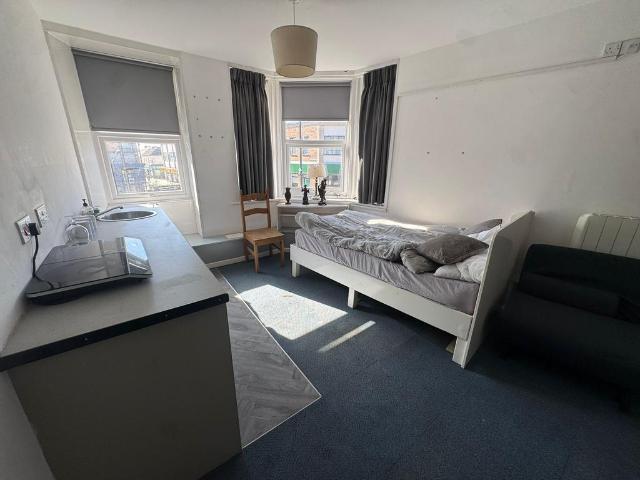 West Percy Street, North Shields NE29 Studio to rent £550 pcm £127 pw