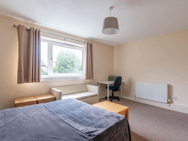 West Pilton Grove, Edinburgh EH4, 4 bed shared accommodation to rent, £530 pcm | PrimeLocation