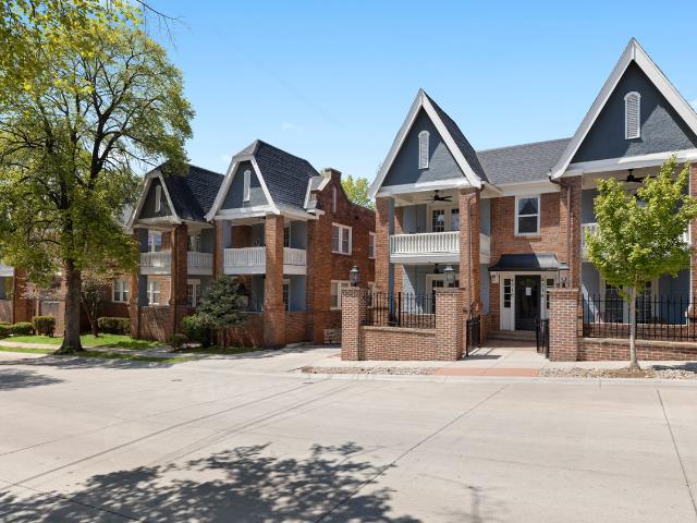 West Plaza Village 1 Bedroom Apartment for Rent at 4310 Mercier St, Kansas City, MO 64111 West Plaza
