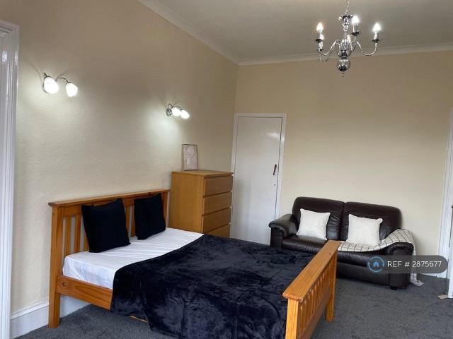 West Princes St, Glasgow, G4 4 bed flat to rent £2,880 pcm £665 pw