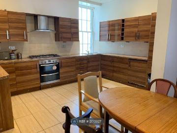 Woodlands, London, Greater London - Equipped kitchen