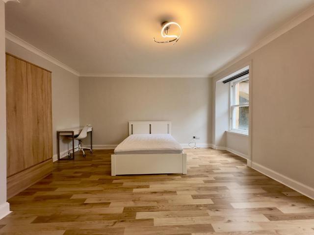 West Princes Street, Woodlands. 3 bed flat to rent £1,600 pcm £369 pw