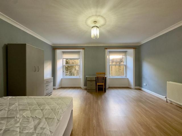 West Princes Street, Woodlands. 3 bed flat to rent £1,600 pcm £369 pw