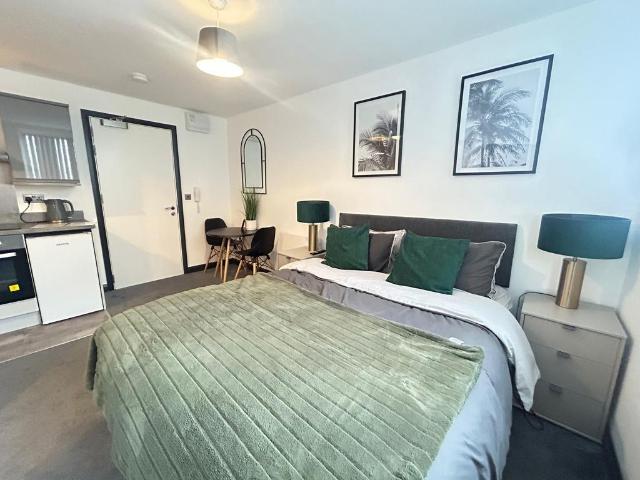 West Road, HARLOW Studio to rent £925 pcm £213 pw