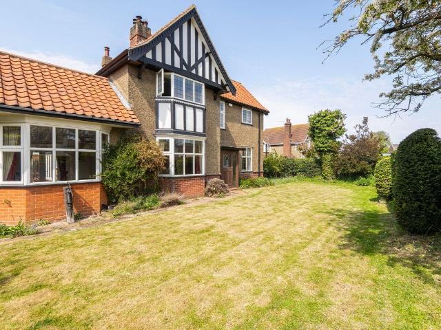 West Road, Ormesby NR29, 6 bed detached house to rent, £2,700 pcm | PrimeLocation